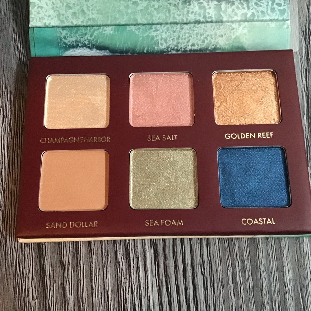 Wanderess™ Seascape Eyeshadow Palette - Picture 5 of 6